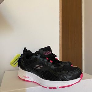 New Women’s Skechers shoes
